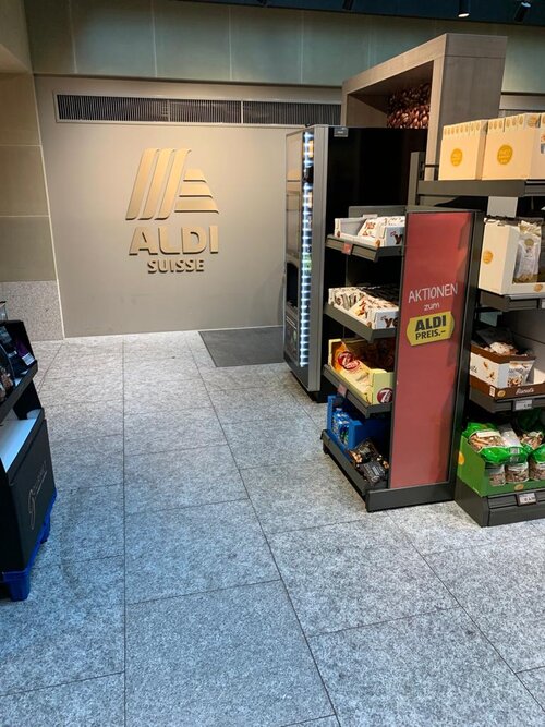Bodenplatten aus Naturstein im neuen Aldi bei der Zytglogge Bern